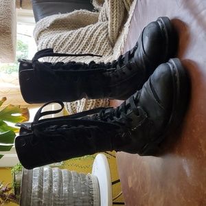 Doc Martens Triumph Floral Size 8 Tall Leather Boots